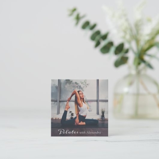 ヨガピラティスインストラクターエレガントボホの台本の写真 スクエア名刺 (スタンド正面)