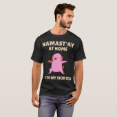 ヨガポーズの犬の女の子 Tシャツ (正面フル)