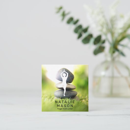 ヨガポーズ |バランスの取れた石 スクエア名刺 (スタンド正面)