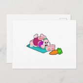 ヨガマット上でヨガをするニンジンを持ったウサギ ポストカード (正面/裏面)