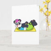 ヨガマット上でヨガをするパンダ カード (黄色い花)