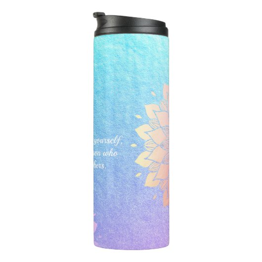 ヨガメディテーションインストラクターブルー金ゴールドマンダラ引用文 タンブラー (回転右)