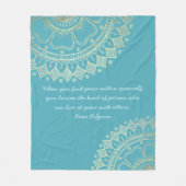 ヨガメディテーションインストラクターブルー金ゴールドマンダラ引用文 フリースブランケット (正面)