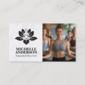 ヨガロゴ | 笑顔のめい想女性 名刺 (正面)