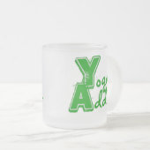 ヨガ中毒性フロストマグ – ヨガおもしろいギフト フロストグラスマグカップ (正面右)