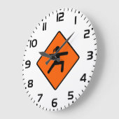 ヨガ交差点サイン戦士ポーズスティックフィギュア ラージ壁時計 (傾斜)