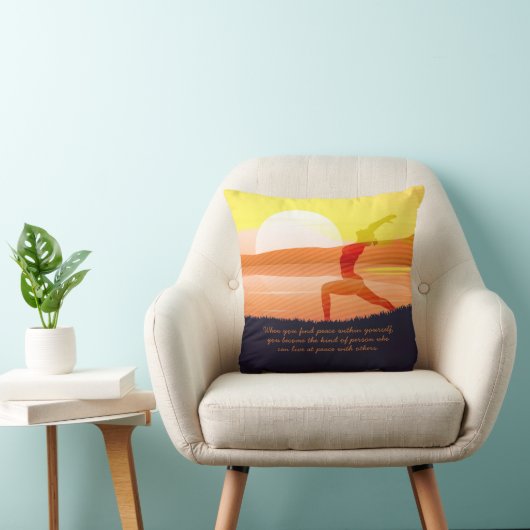 ヨガ先生サンサルテイションハーフムーンポーズ引用文 クッション (椅子)