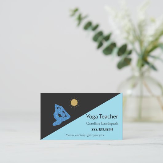 ヨガ先生印象派色彩の鮮やかスカイブルー 名刺 (スタンド正面)