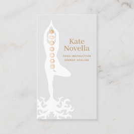 ヨガ先生、根とチャクラ付きツリーポーズ 名刺