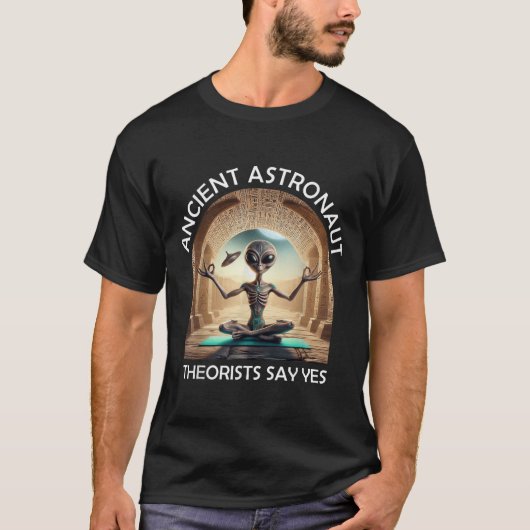 ヨガ古代の宇宙飛行士の快適は言うYesエイリアン Tシャツ (正面)