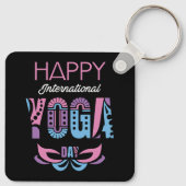 ヨガ国際的デー キーホルダー (裏面)