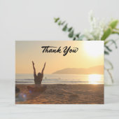 ヨガ女性オンサンセット背景サンキューカード サンキューカード (スタンド正面)