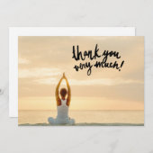 ヨガ女性オンサンセット背景サンキューカード サンキューカード (正面/裏面)