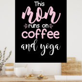 ヨガ愛好家 |コーヒー走とヨガの母親 ポスター (キッチン)