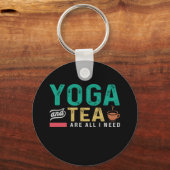 ヨガ愛好家 | Yogaとお茶が必要 キーホルダー (正面)