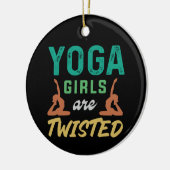 ヨガ愛好家 | Yoga Girls Are Twisted セラミックオーナメント (左)