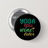 ヨガ愛好家 | Yoga Now Wine Later 缶バッジ (正面&裏面)