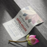 ヨガ指導者スタジオオープンハウス ロータスマンダラ チラシ<br><div class="desc">ヨガ瞑想指導者スタジオオープンハウスチラシテンプレート - エレガントなカラフルなロータスフラワーマンダラシンボルをヴィンテージダマスク紙の背景に</div>