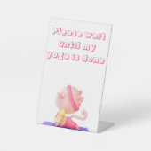 ヨガ猫を待ってくれ 台座サイン (正面)