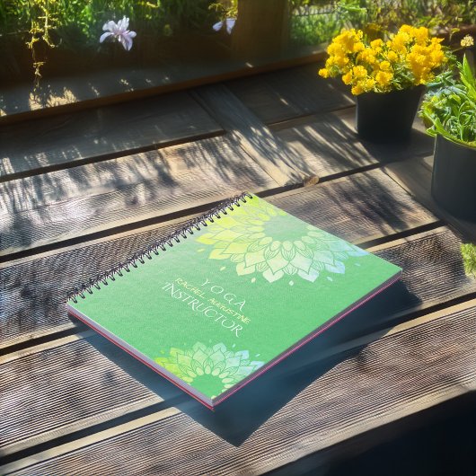 ヨガ瞑想インストラクターグリーンゴールドフォイルマンダラ ノートブック