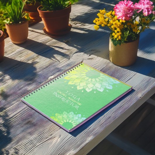 ヨガ瞑想インストラクターグリーンゴールドフォイルマンダラ ノートブック