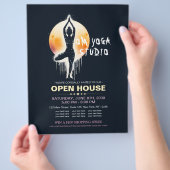 ヨガ瞑想インストラクターツリーポーズフルムーン チラシ (手)