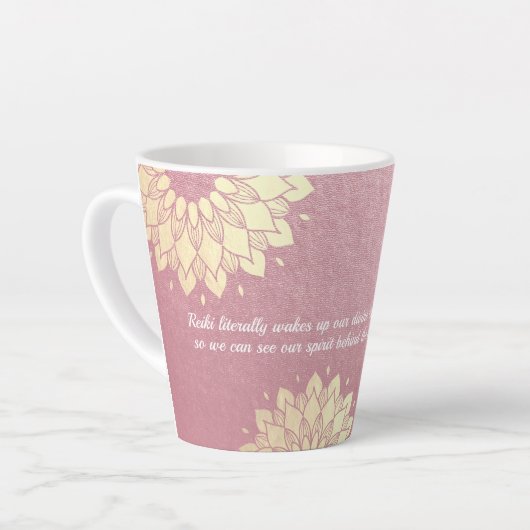 ヨガ瞑想インストラクターバラ金ゴールドマンダラ引用文 カフェラテマグ (左アングル)