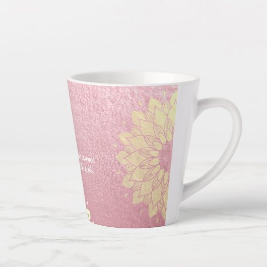 ヨガ瞑想インストラクターバラ金ゴールドマンダラ引用文 カフェラテマグ (右)