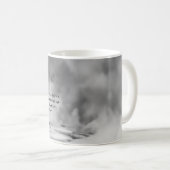 ヨガ瞑想インストラクターロータスポーズイ絵画ンク コーヒーマグカップ (正面右)