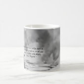 ヨガ瞑想インストラクターロータスポーズイ絵画ンク コーヒーマグカップ (中央)