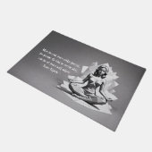 ヨガ瞑想インストラクター霊気マスターローポリ ドアマット (アングル)