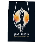 ヨガ瞑想インストラクター ツリー ポーズ 満月 ミディアムペーパーバッグ (裏面)