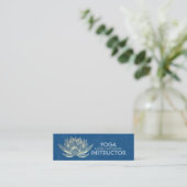 ヨガ瞑想レイキ指導者 ブルー＆ゴールドロータス スキニー名刺 (スタンド正面)