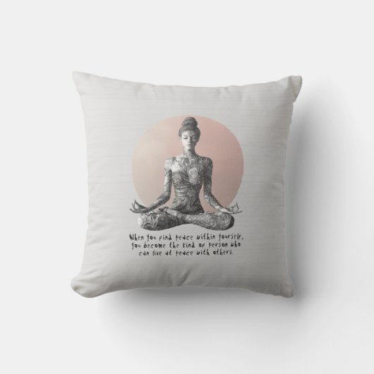 ヨガ瞑想指導者レイキマスター蓮の座り姿勢 クッション (正面)