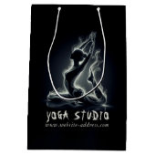 ヨガ霊気インストラクター一本足キングピジョンポーズ ミディアムペーパーバッグ (裏面)