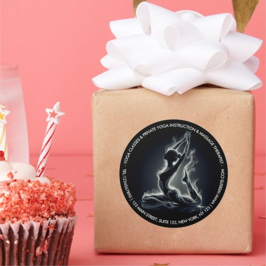 ヨガ霊気インストラクター一本足キングピジョンポーズ ラウンドシール (パーティー)