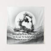 ヨガ霊気一本足キングピジョンポーズウォーター色 タペストリー (正面)