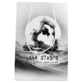 ヨガ霊気一本足キングピジョンポーズウォーター色 ミディアムペーパーバッグ (裏面)