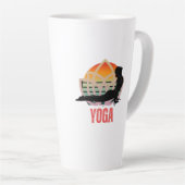 ヨガ:流れを受け入れる カフェラテマグ (右アングル)