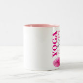 ヨガ、食べ眠る、コーヒーマグを繰り返す。 ツートーンマグカップ (中央)