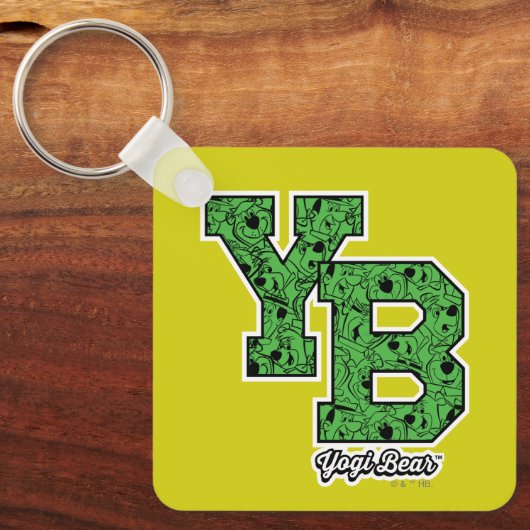 ヨギベアパターン(の模様が)あるバーシティ文字 キーホルダー (正面)