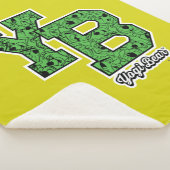 ヨギベアパターン(の模様が)あるバーシティ文字 シェルパブランケット (3/4)