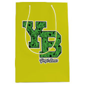 ヨギ・ベアのパターン付き大学文字 ミディアムペーパーバッグ (正面)