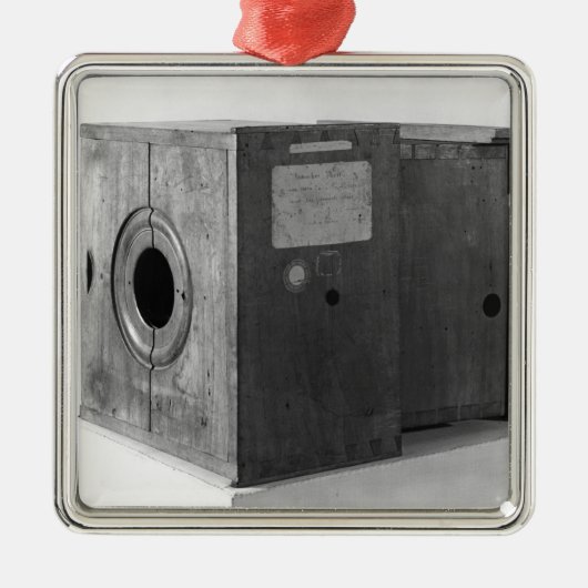 ヨセフNicephore Niepce、c.1816-22のカメラ メタルオーナメント (正面)
