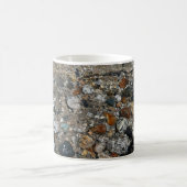 ヨセミテのテナヤ湖の花崗岩の小石 コーヒーマグカップ (中央)