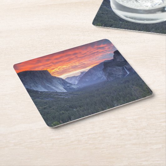 ヨセミテのトンネルの眺め スクエアペーパーコースター (アングル)