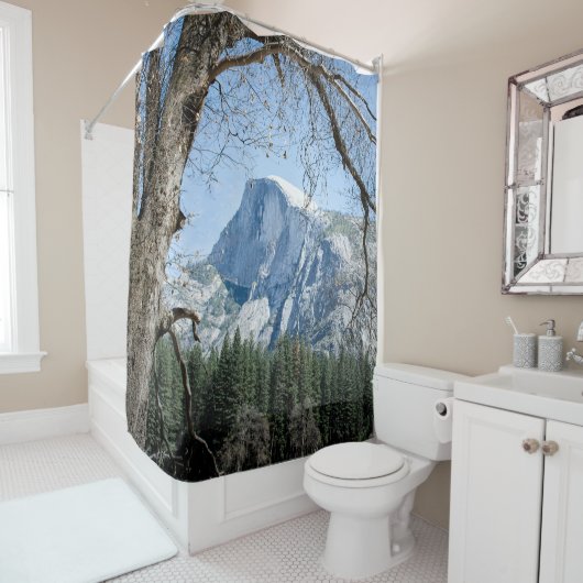 ヨセミテのハーフドームの写真 シャワーカーテン (インサイチュ)