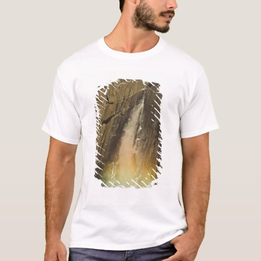 ヨセミテの上部ヨセミテ滝の虹 Tシャツ (正面)