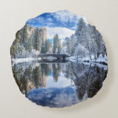 ヨセミテの冬の反射 ラウンドクッション (裏面)