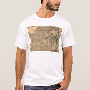 ヨセミテの谷に隣接するシエラネバダ山脈 Tシャツ